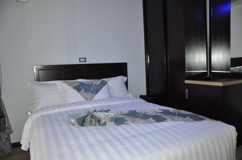 JUNIOR SUITE, KING BED
