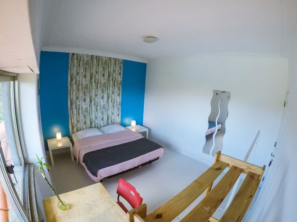 Carcavelos Surf Hostel 12/31