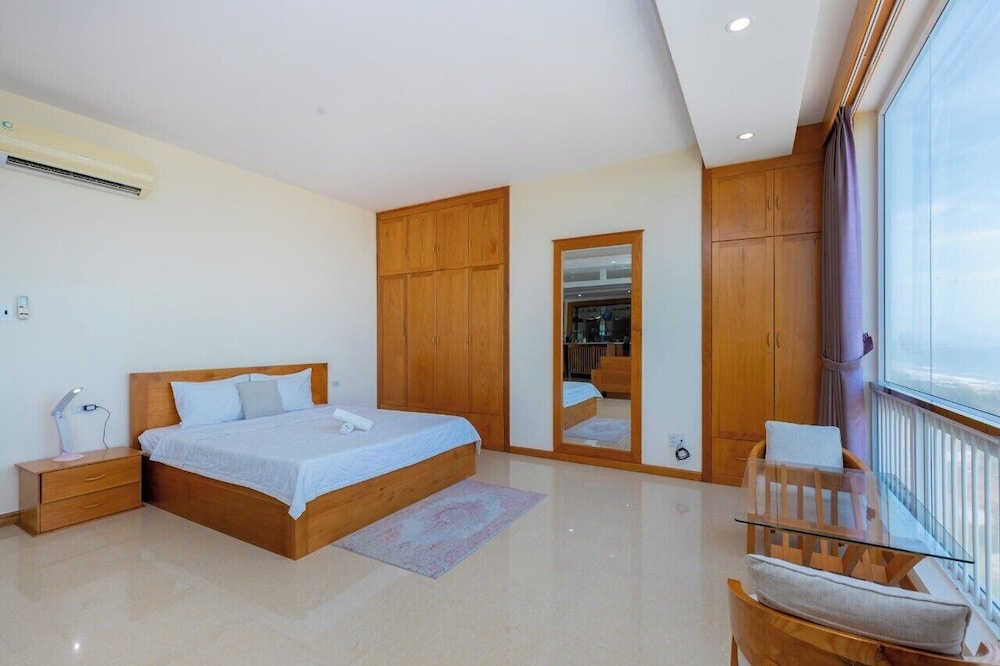 The Grand Condotel 18/59