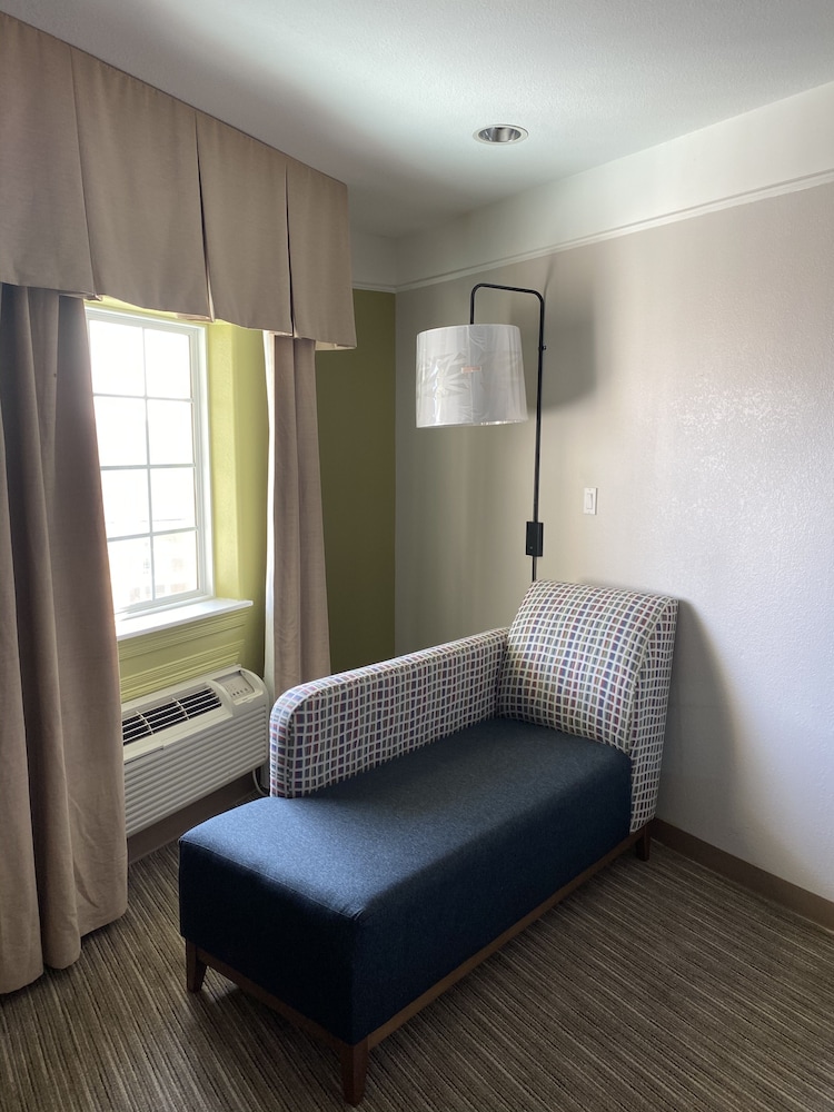 Holiday Inn Express Hotel And Suites Galveston West Seawall 36/64