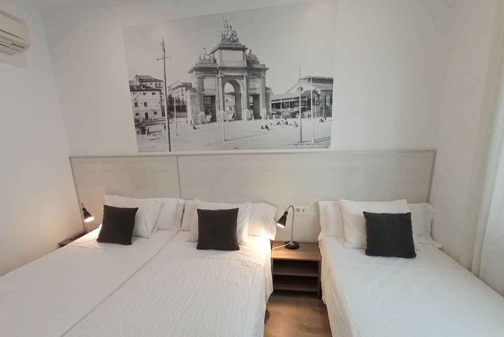 ROOM, TRIPLE