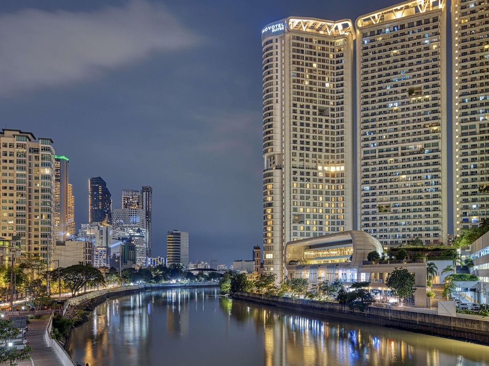Novotel Suites Manila At Acqua 46/52