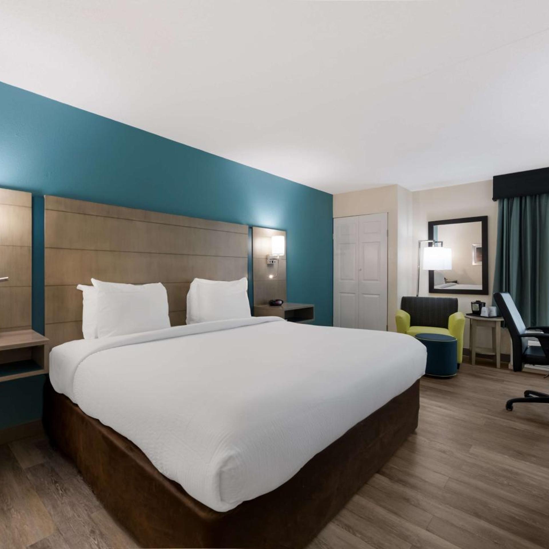 غرفة بسرير كينج بحوض استحمام لذوي الإعاقة، Best Western Hampton Coliseum Inn 3/8