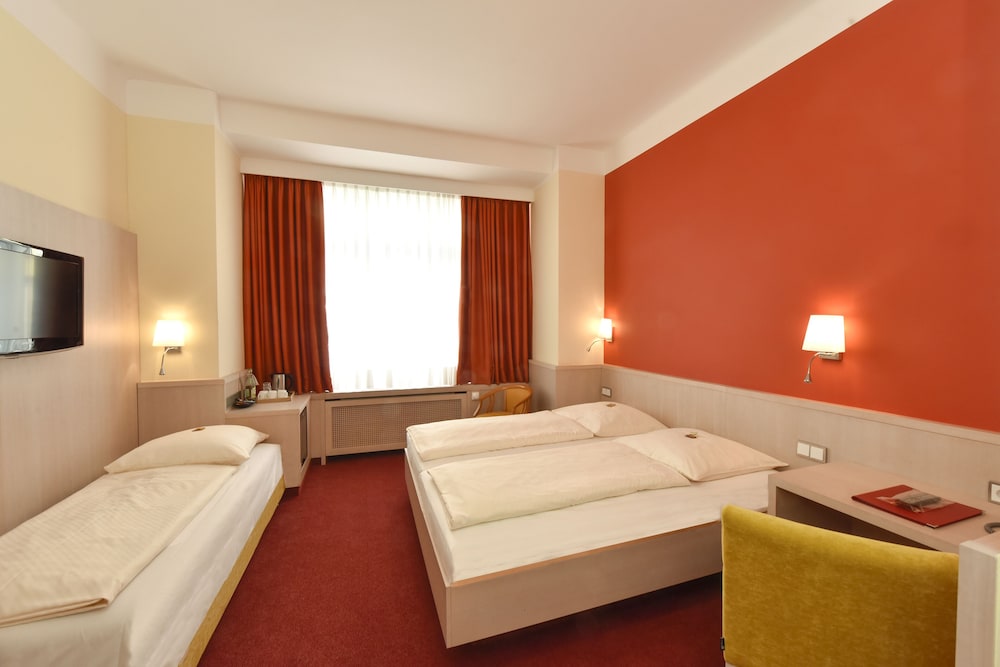 DELUXE, DOUBLE BED