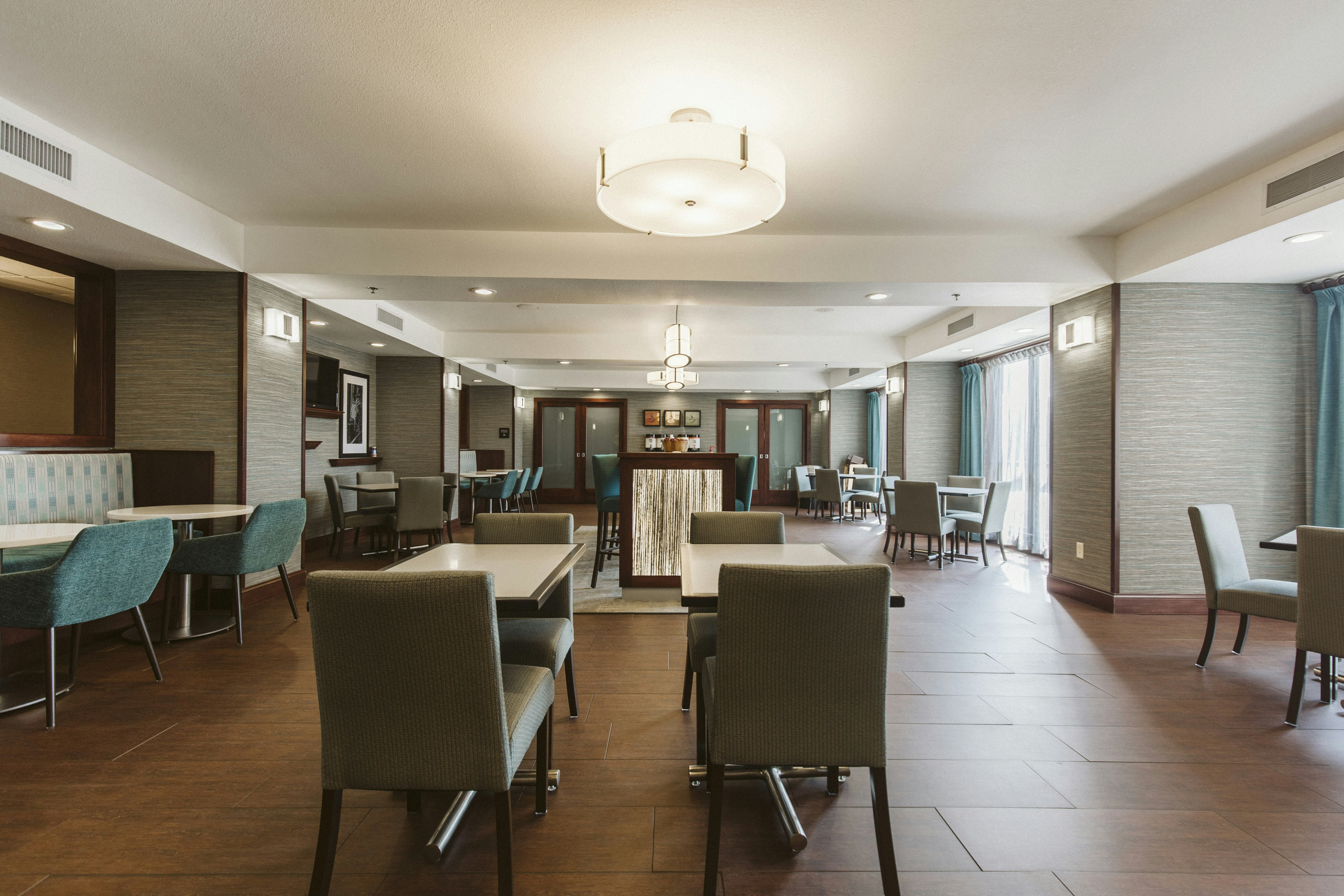 Hampton Inn Bismarck 53/78