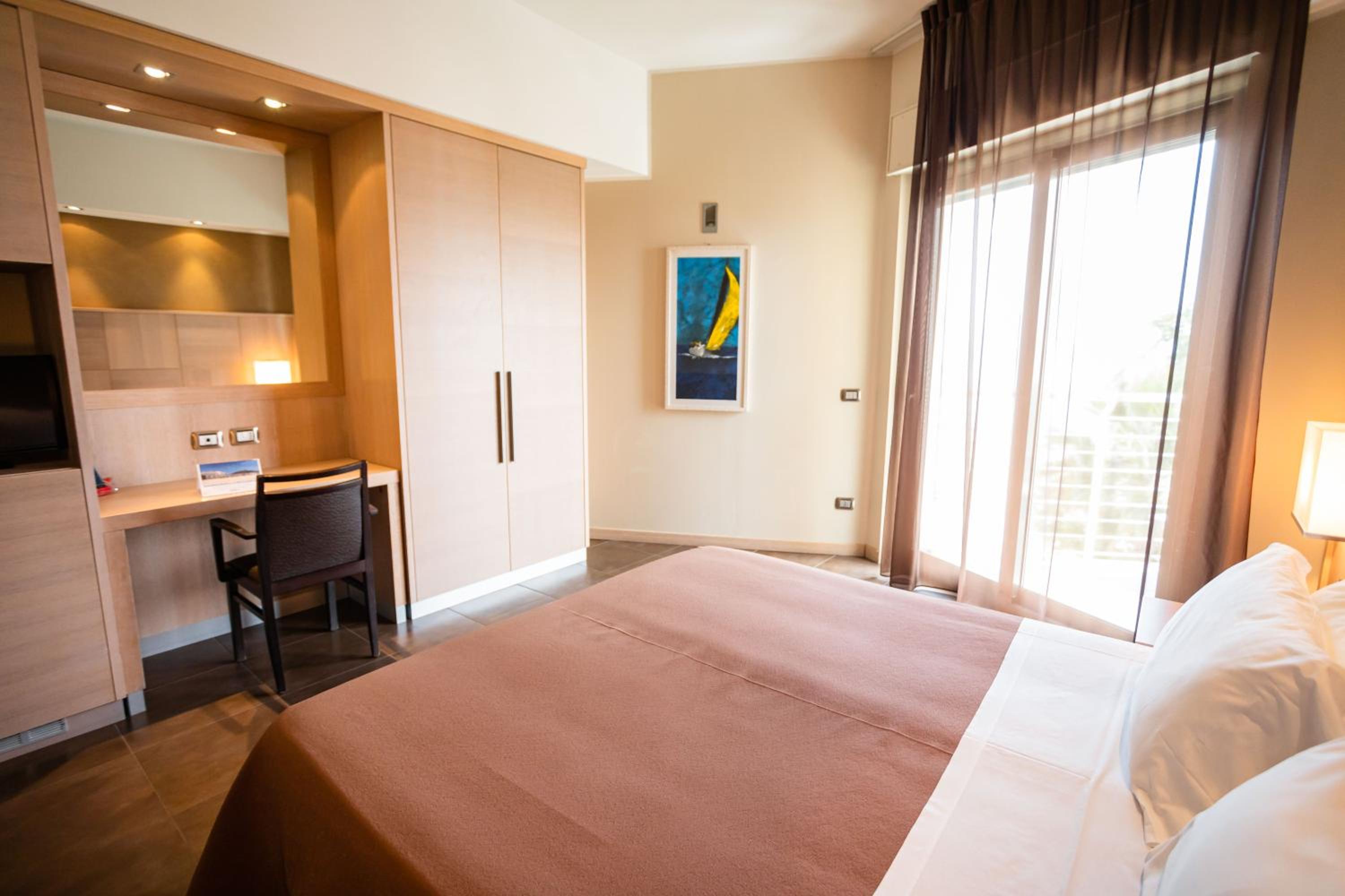 Classic, Double or Twin Bed