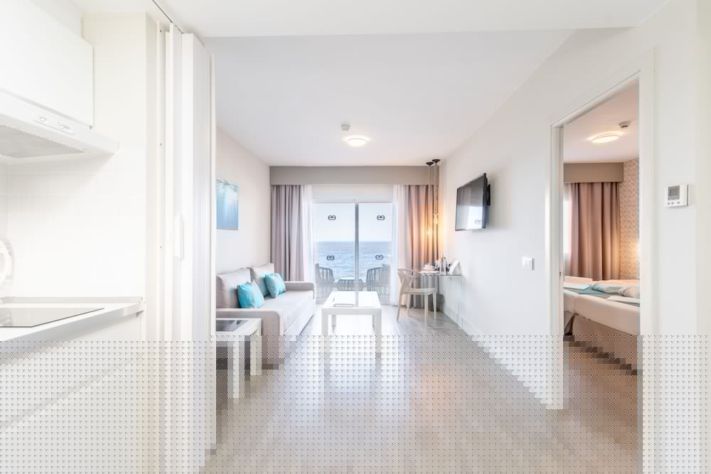 Ereza Mar - Adults Only 57/75