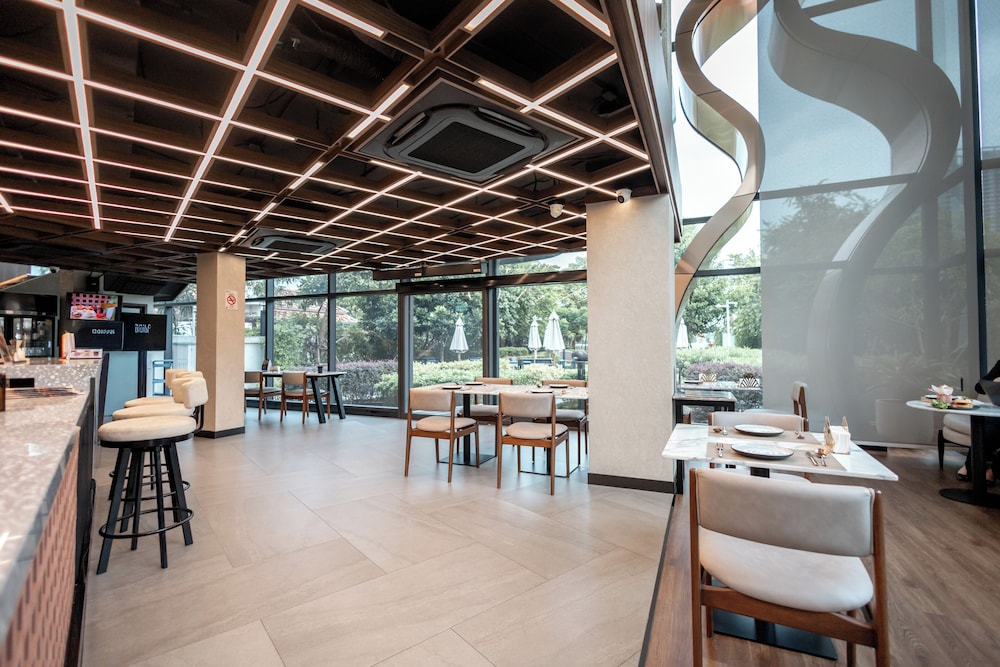 We Hotel Riverfront Bangkok 30/44
