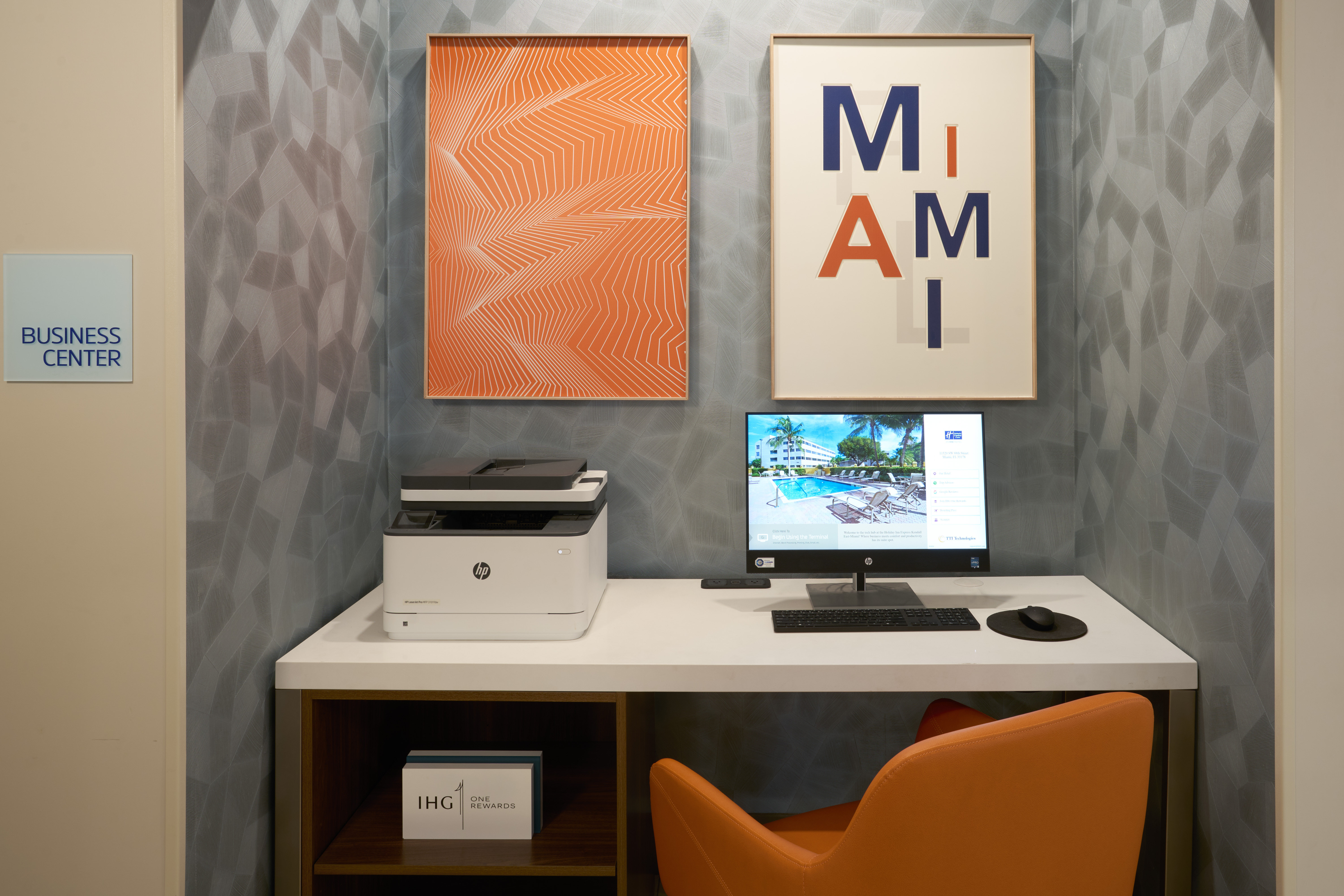 Holiday Inn Express And Suites Kendall East Miami 37/45