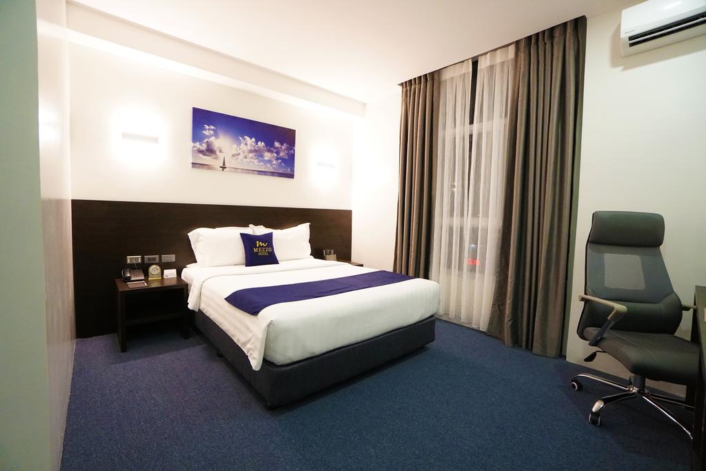 جناح جونيور، Mezzo Hotel 2/2