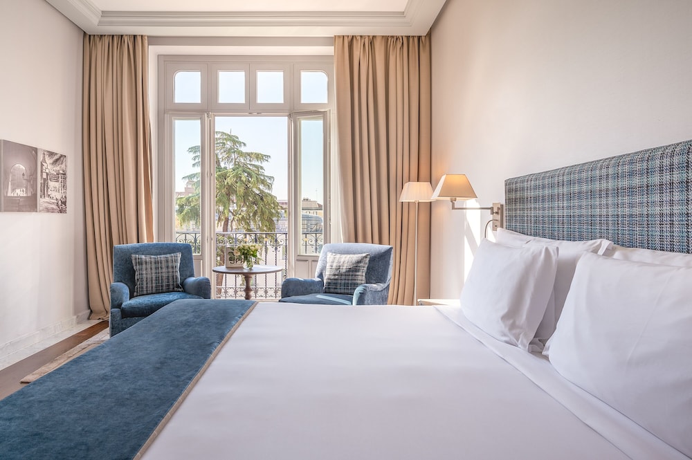 DELUXE, DOUBLE OR TWIN BED, GARDEN VIEW
