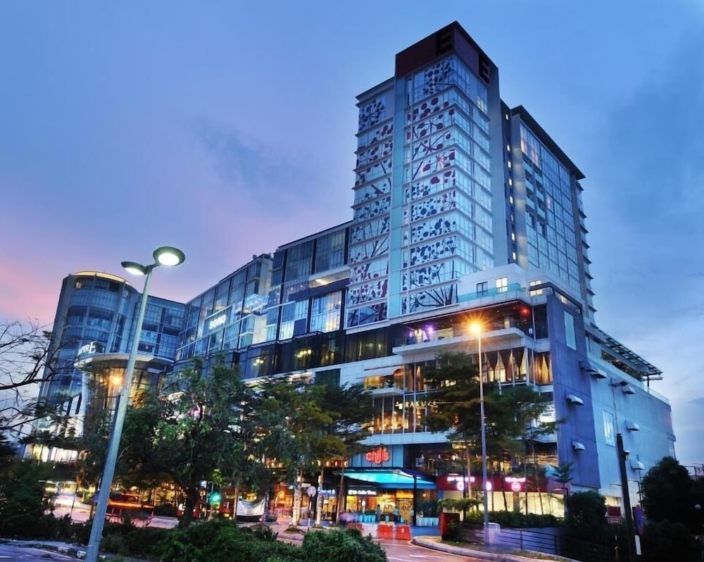 Sunday Hotel Subang Formerly Empire Hotel 3/67