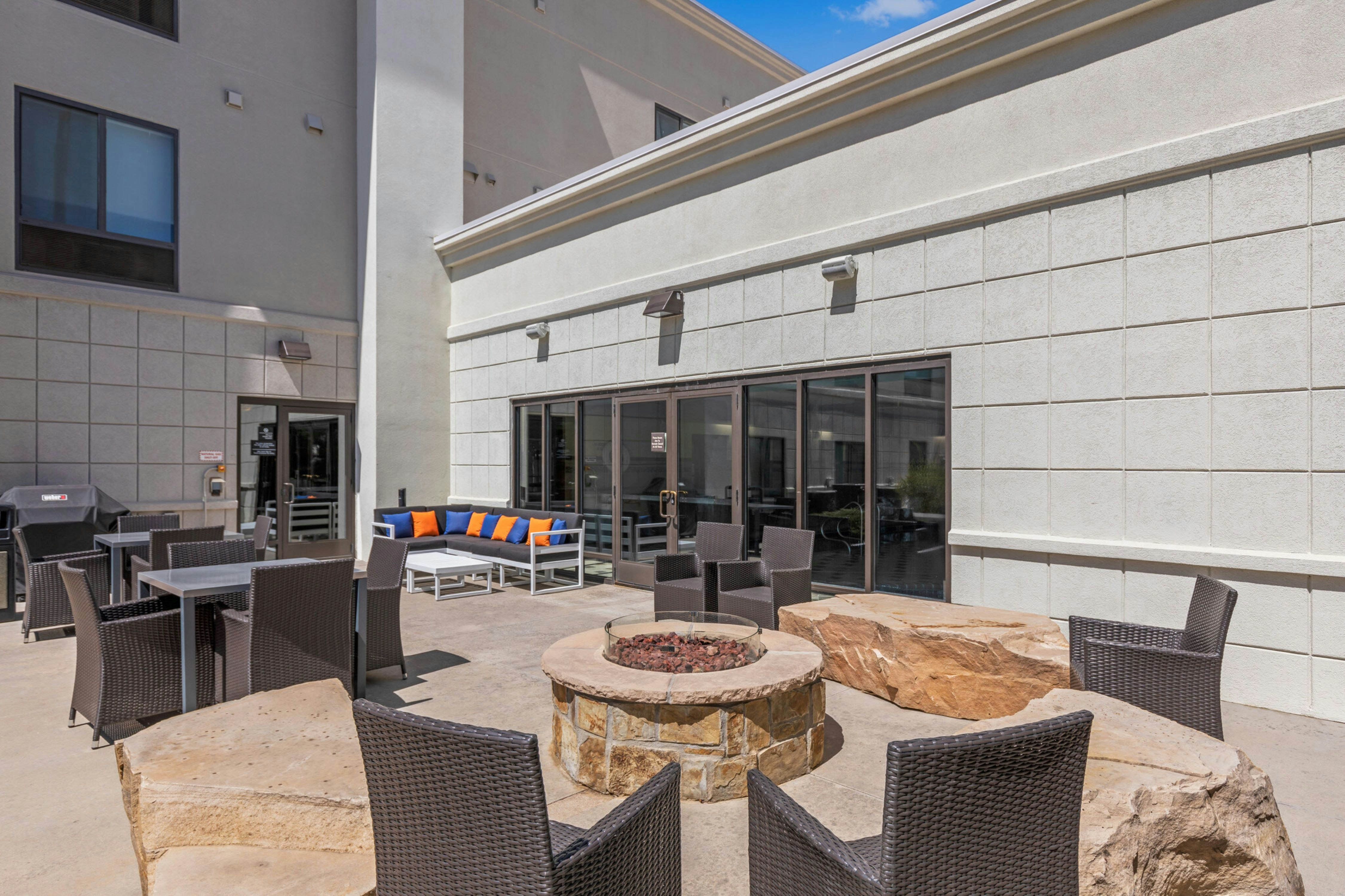 Hampton Inn & Suites Greeley 16/28