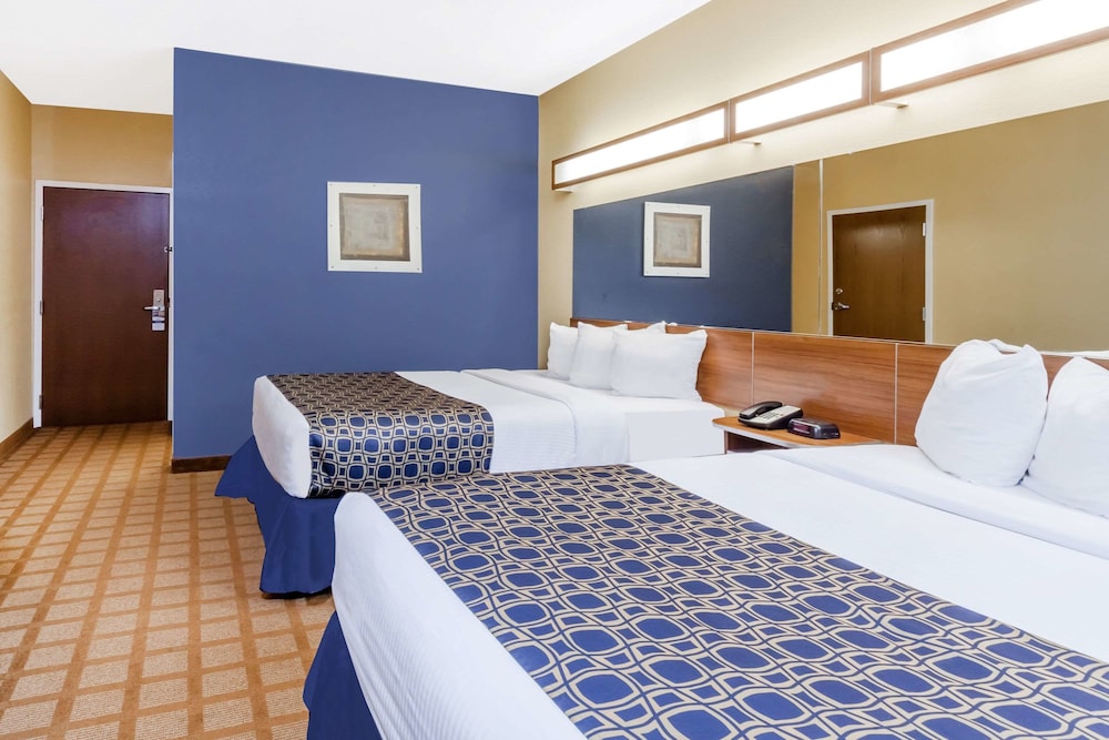 Microtel Inn & Suites By Wyndham Dickson City/Scranton 7/23