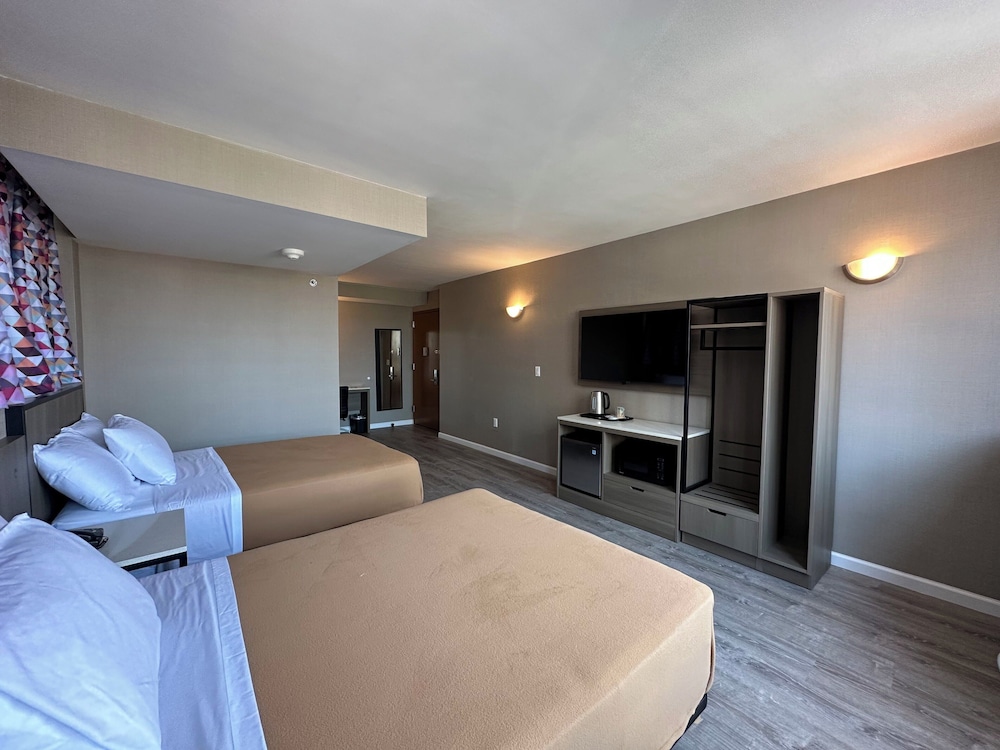 Regal Inn & Suites New York LaGuardia Hotel 9/20