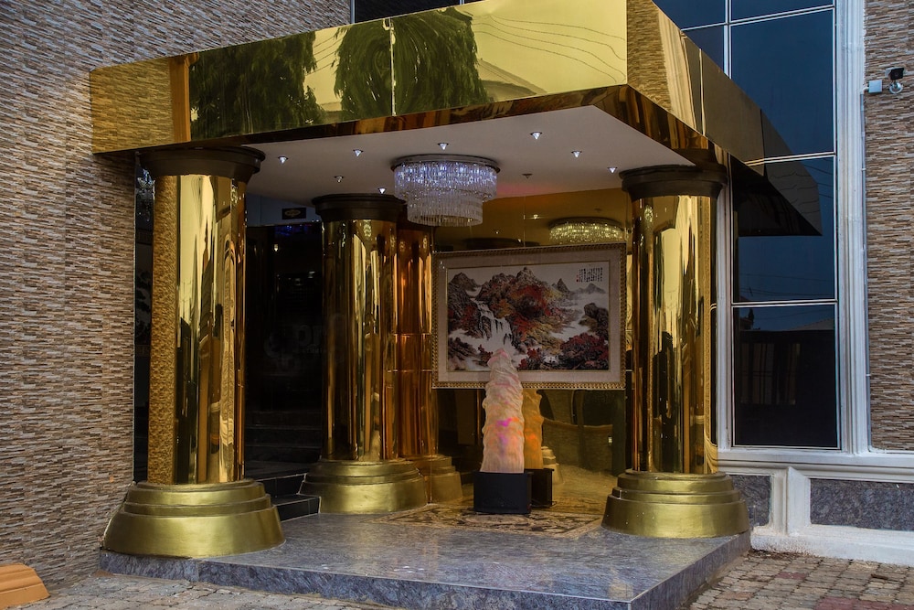 E-Suite Hotel 4/37