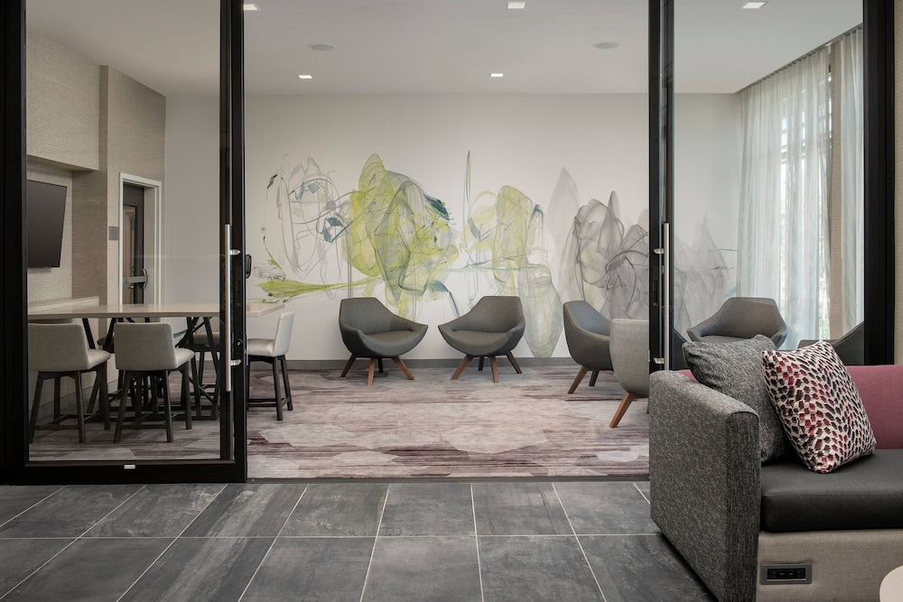 Courtyard by Marriott Portland East 32/48