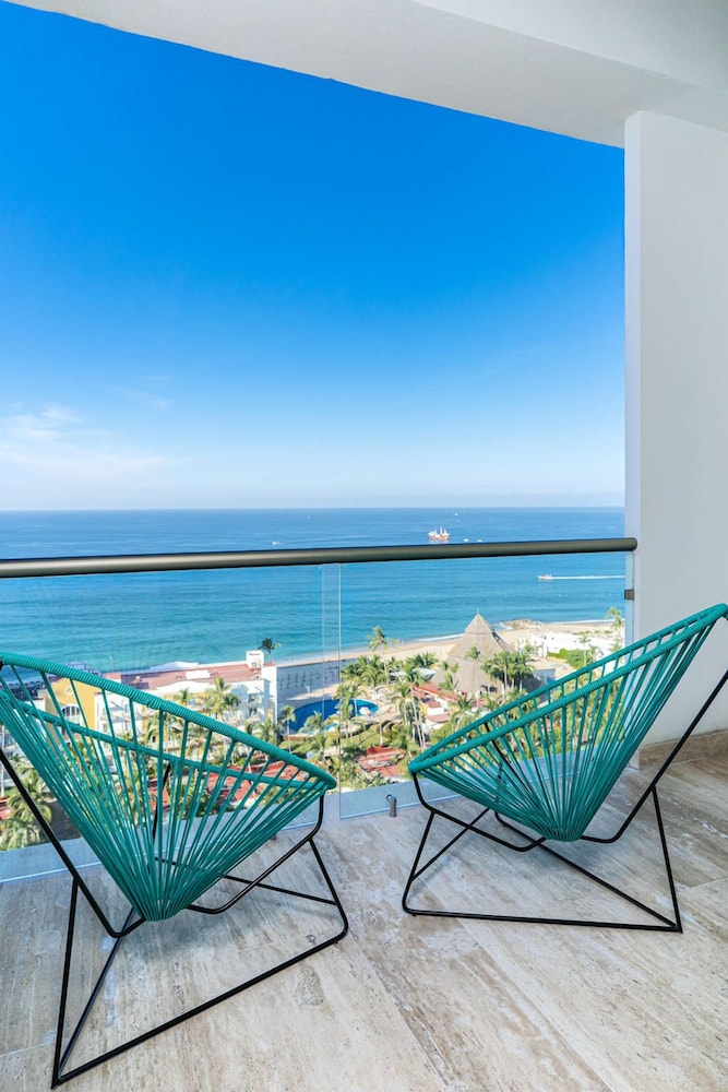 Krystal Vallarta 68/69