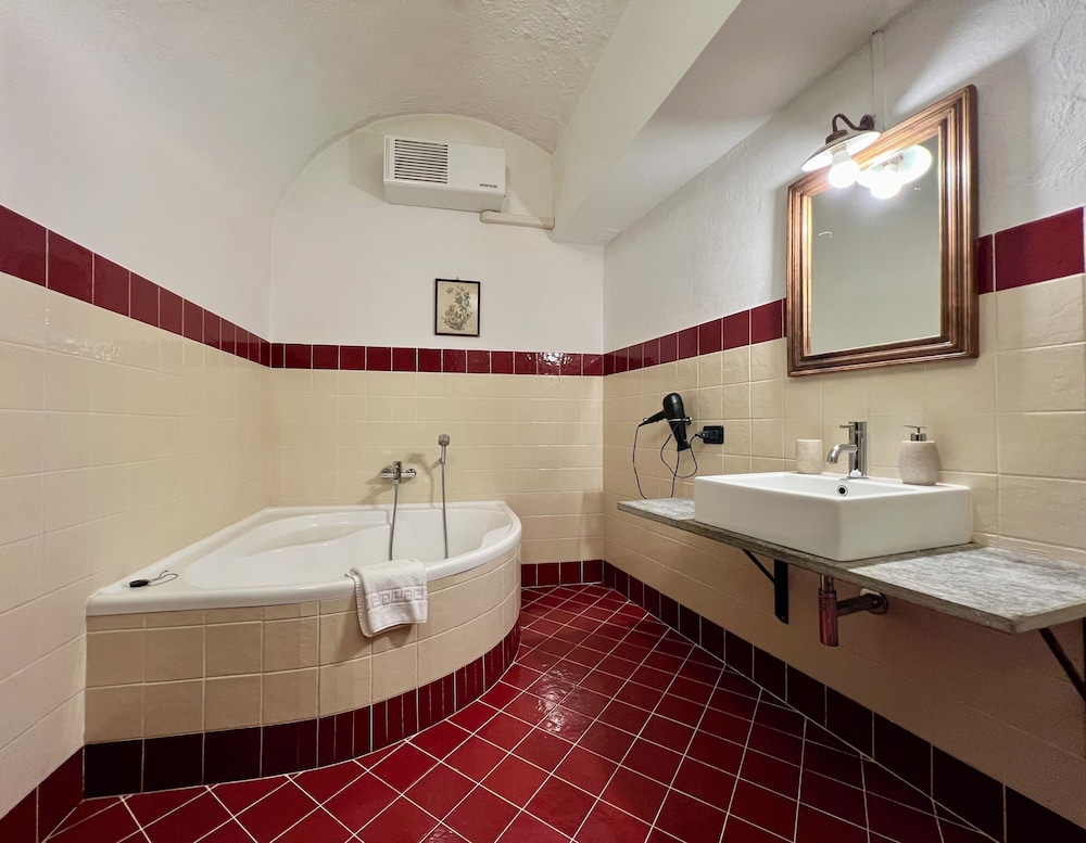 Le Serre Suites and Apartments 34/34