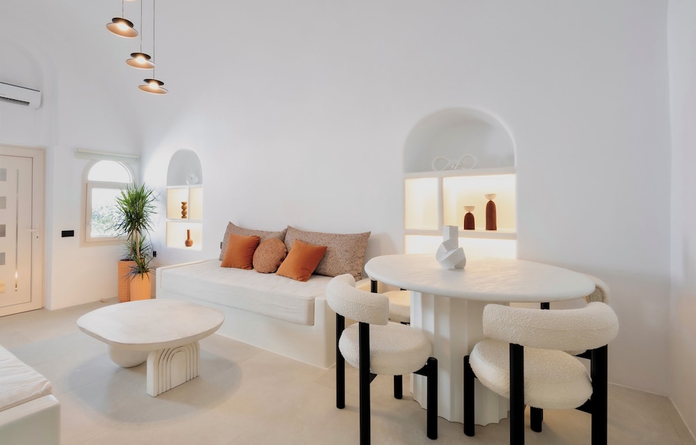 Luna Santorini Suites 36/50