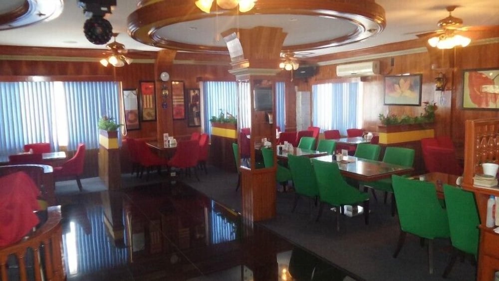 S&C Hotel Suites & Apartments 25/29