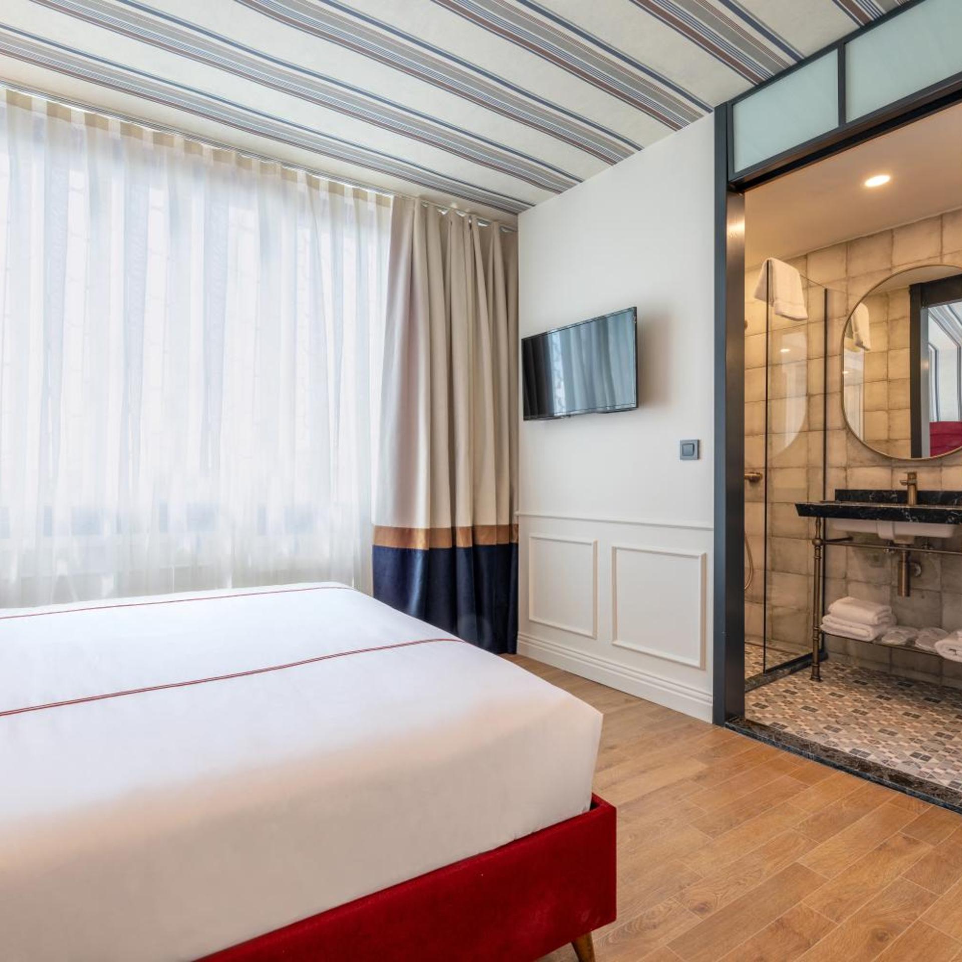 Deluxe, Double Bed