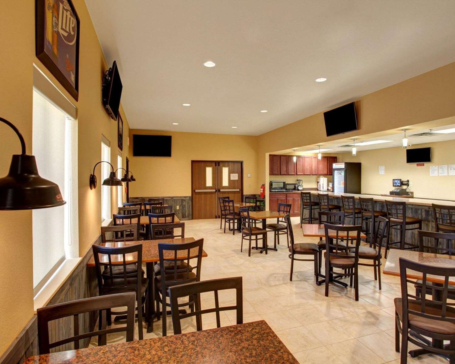Rodeway Inn & Suites Phillipsburg KS 25/29