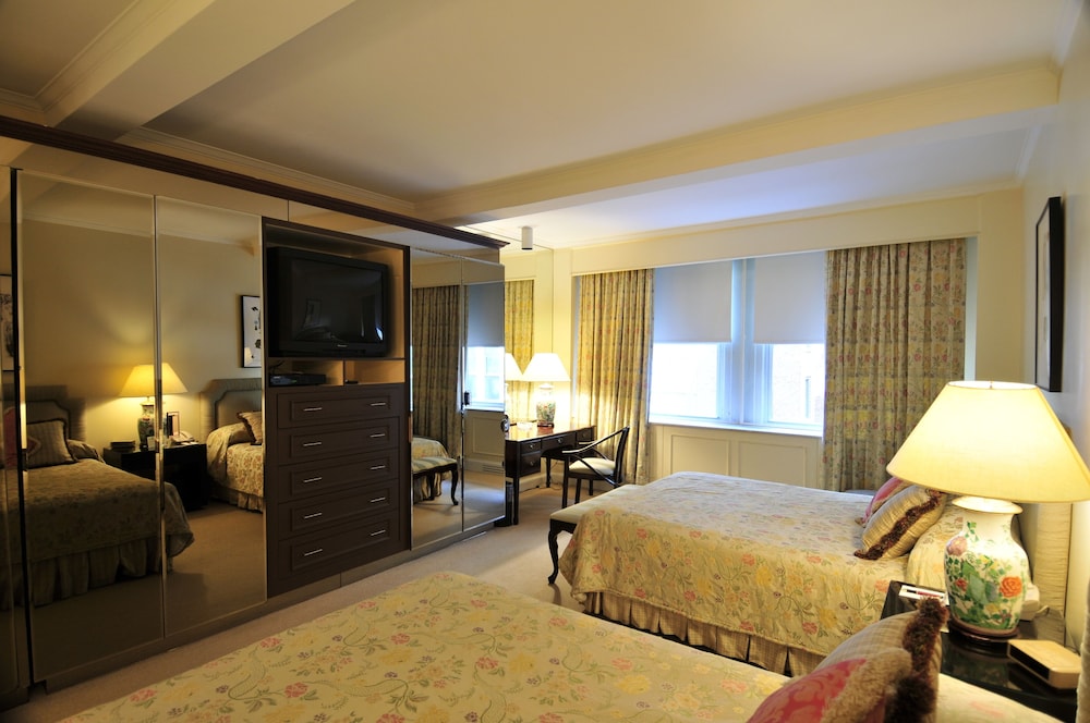 The Lombardy Hotel 24/79