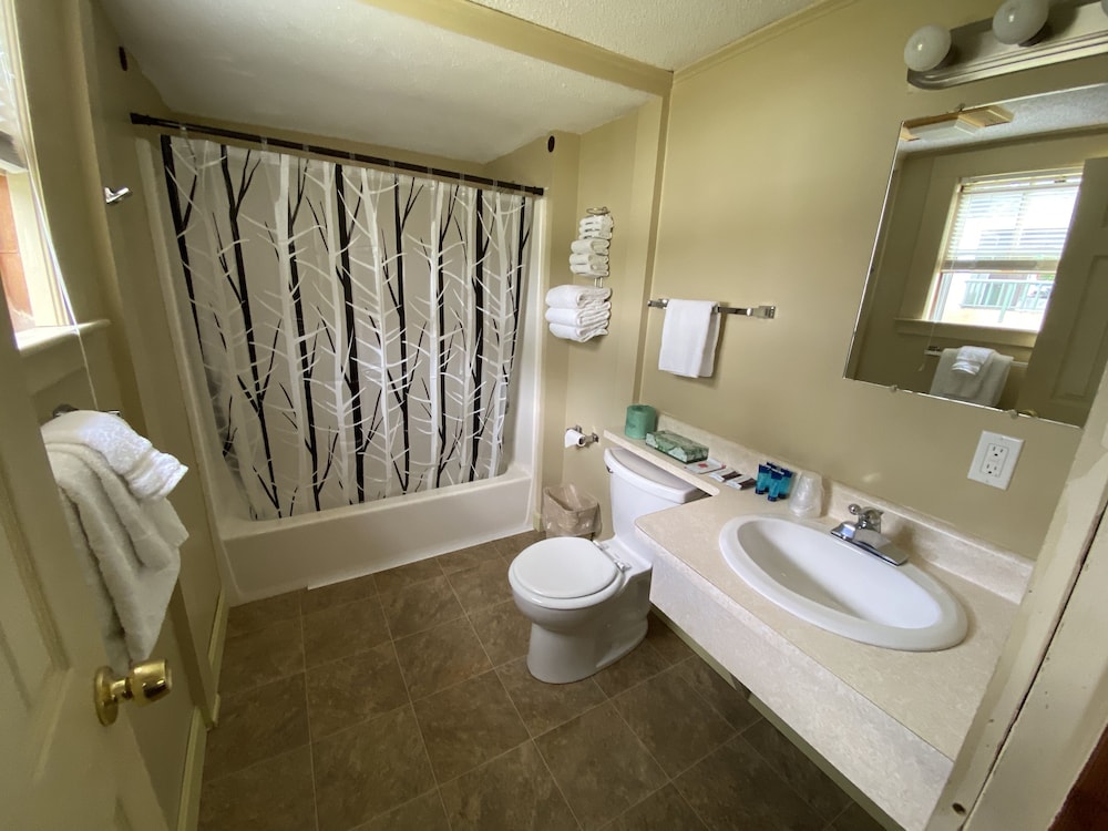 School House Inn 24/28