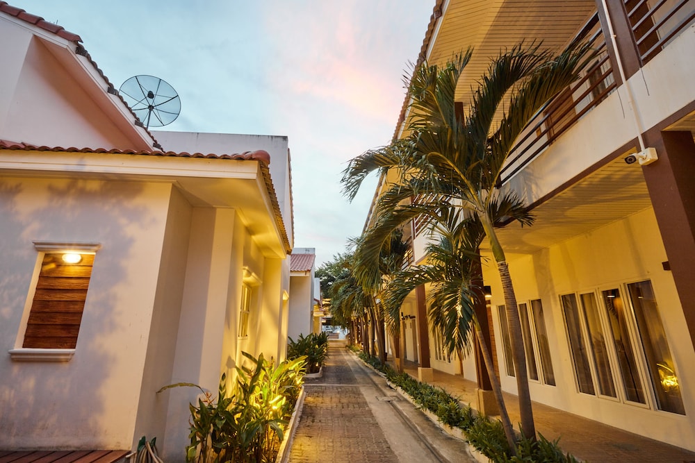 Talay Hotel & Villa 3/50