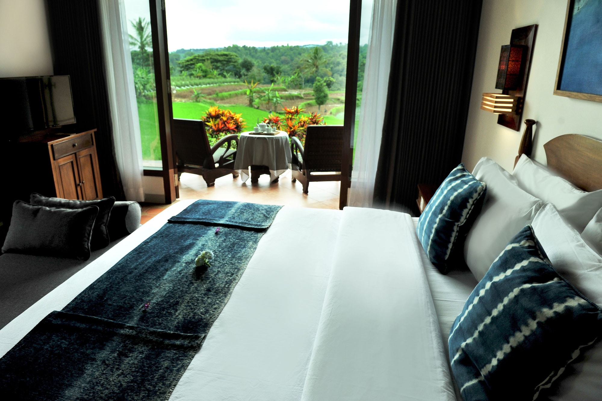Junior Suite, King Bed, Mountain View
