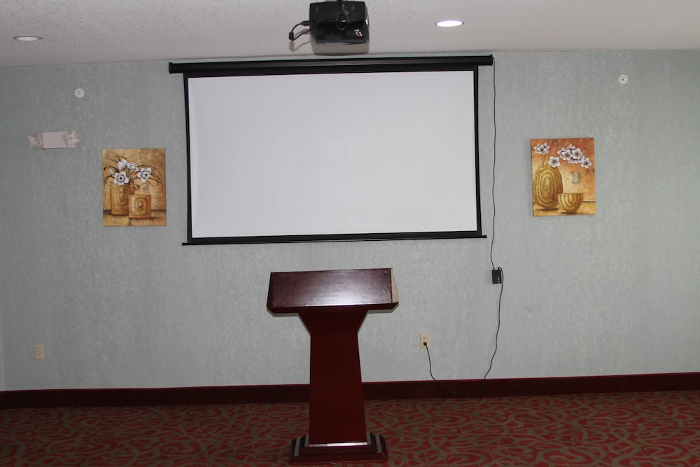 Red Roof Inn and Suites Detroit - Melvindale / Dearborn 19/42