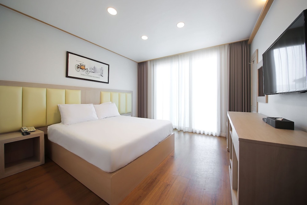 ROOM, DOUBLE BED