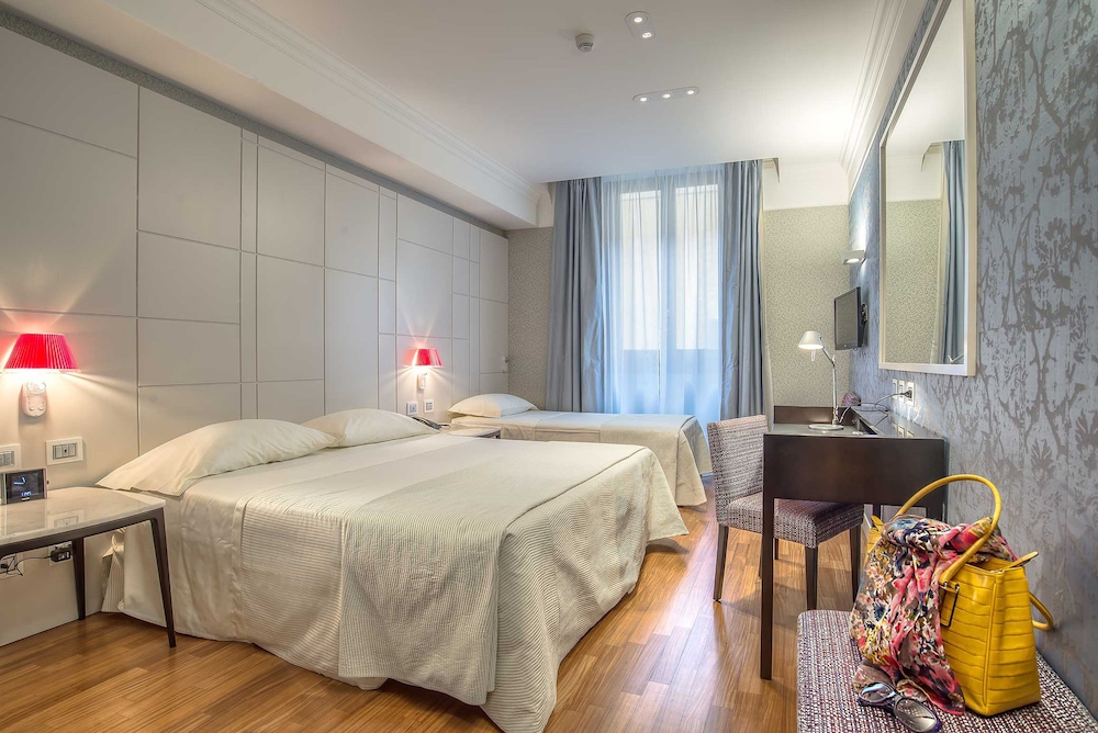 Albergo Del Senato 27/40
