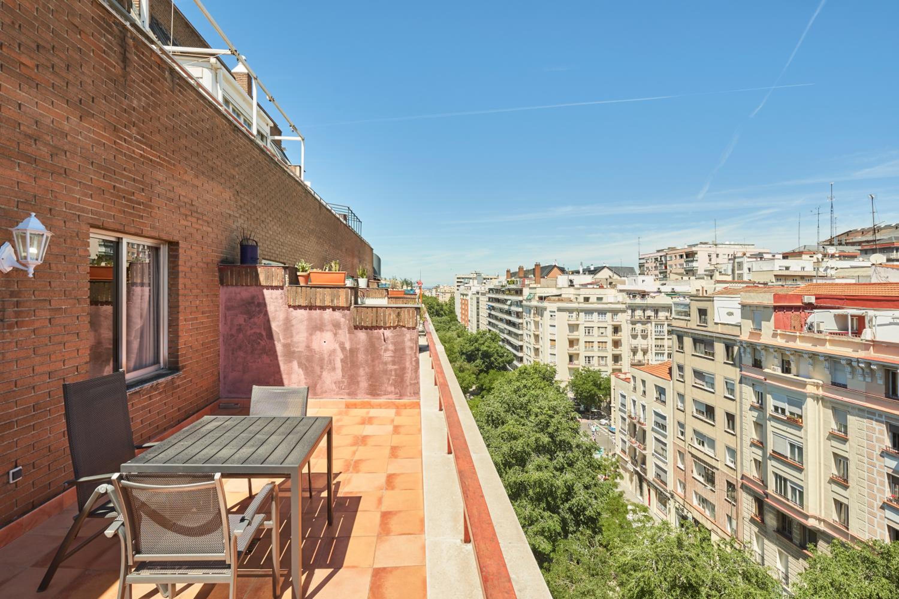 Apartamentos Juan Bravo 45/50