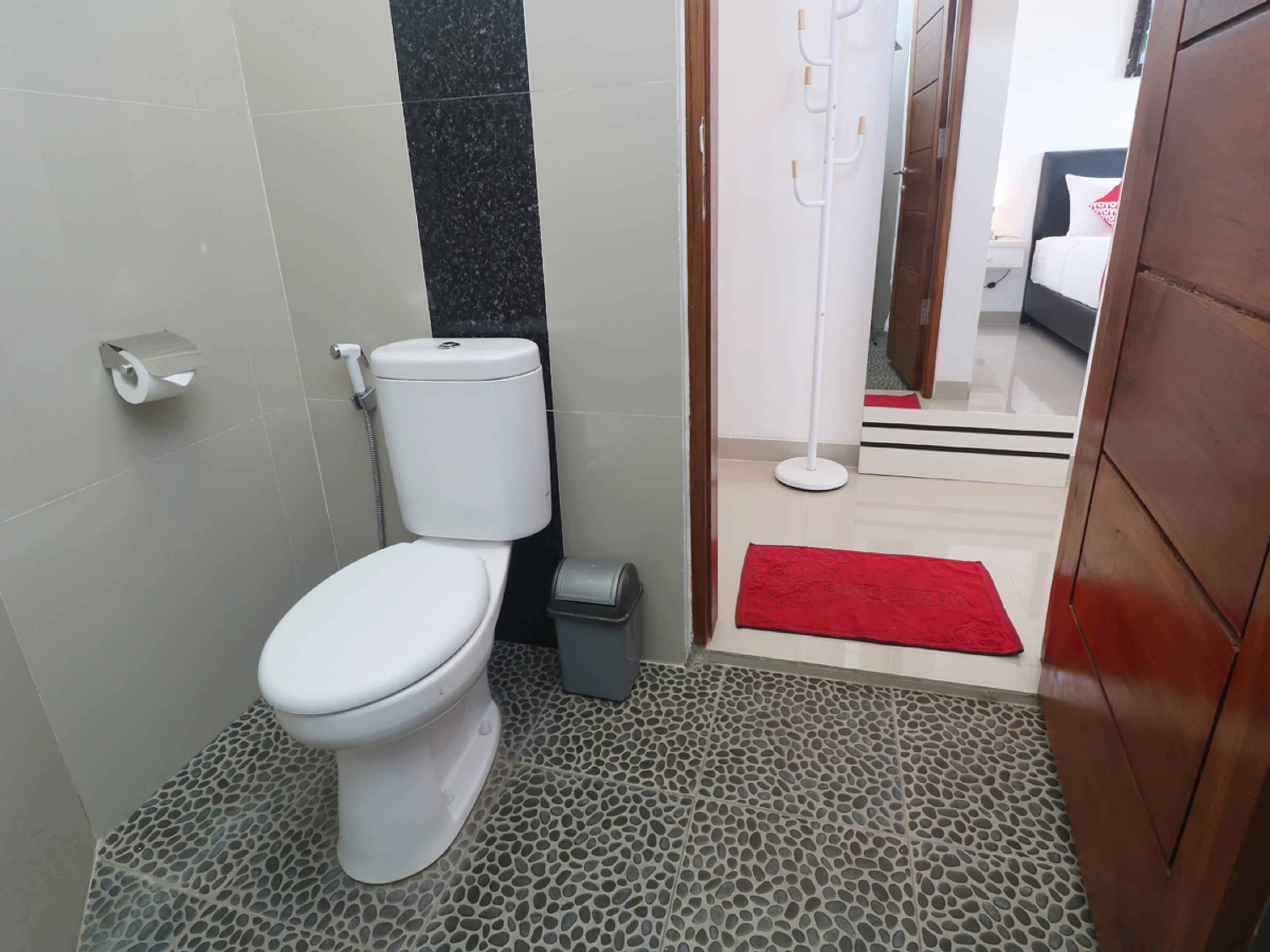 OYO 1051 De Loran Hotel 35/38
