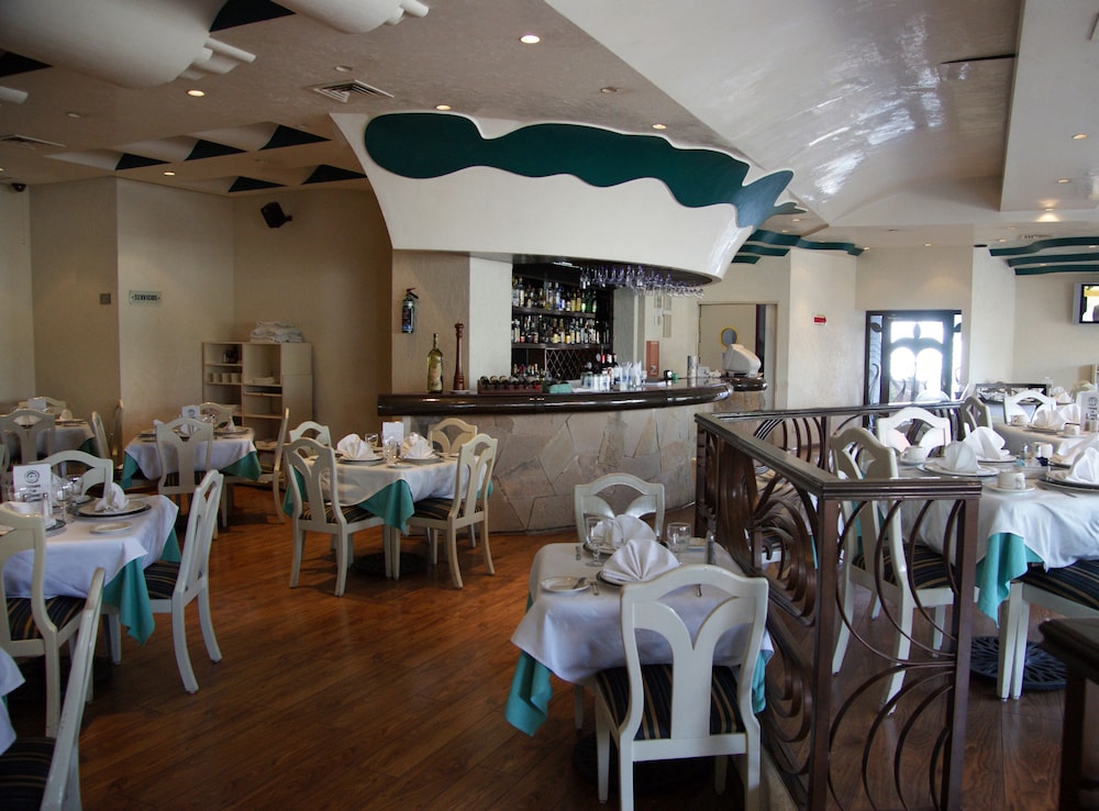 Portonovo Hotel And Suites 28/35
