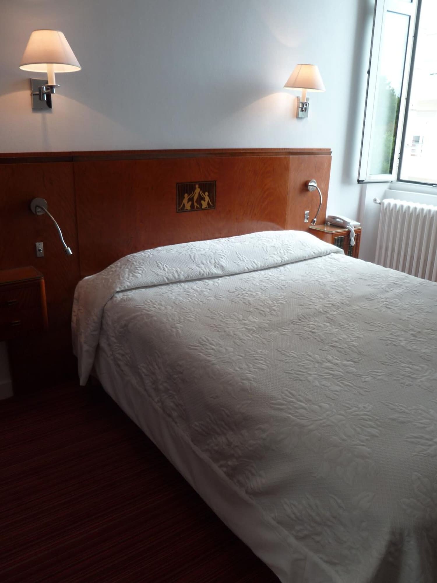 ROOM, DOUBLE BED