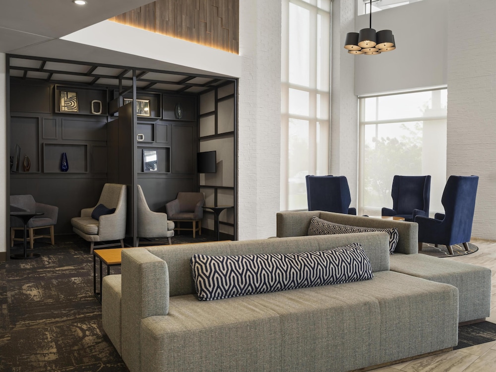 Hyatt Place West Des Moines/Jordan Creek 54/77