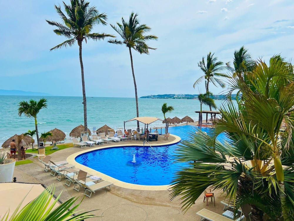 Los Picos Hotel & Suites Bucerias 48/50