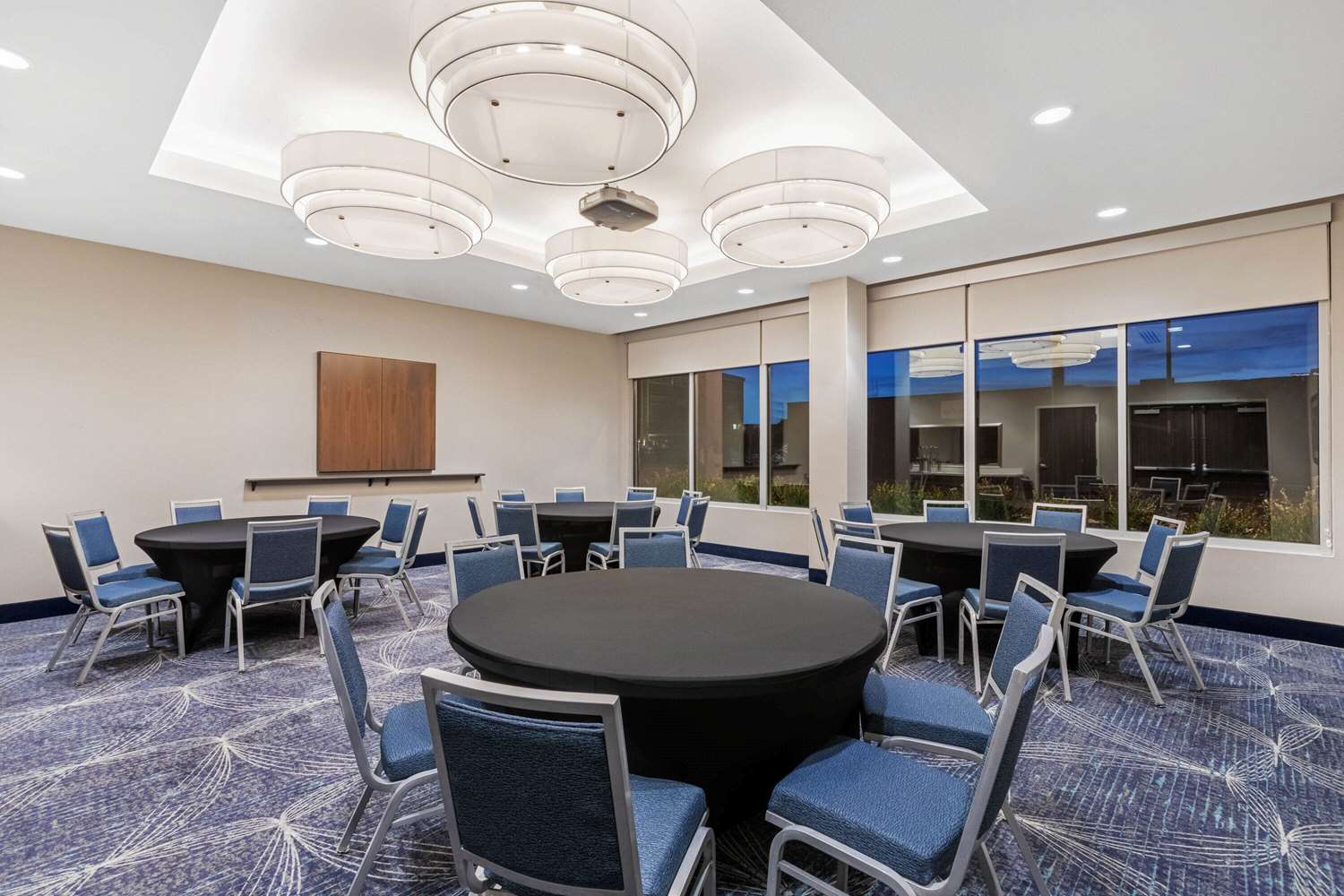 La Quinta Inn & Suites by Wyndham Kansas City Beacon Hill 39/44