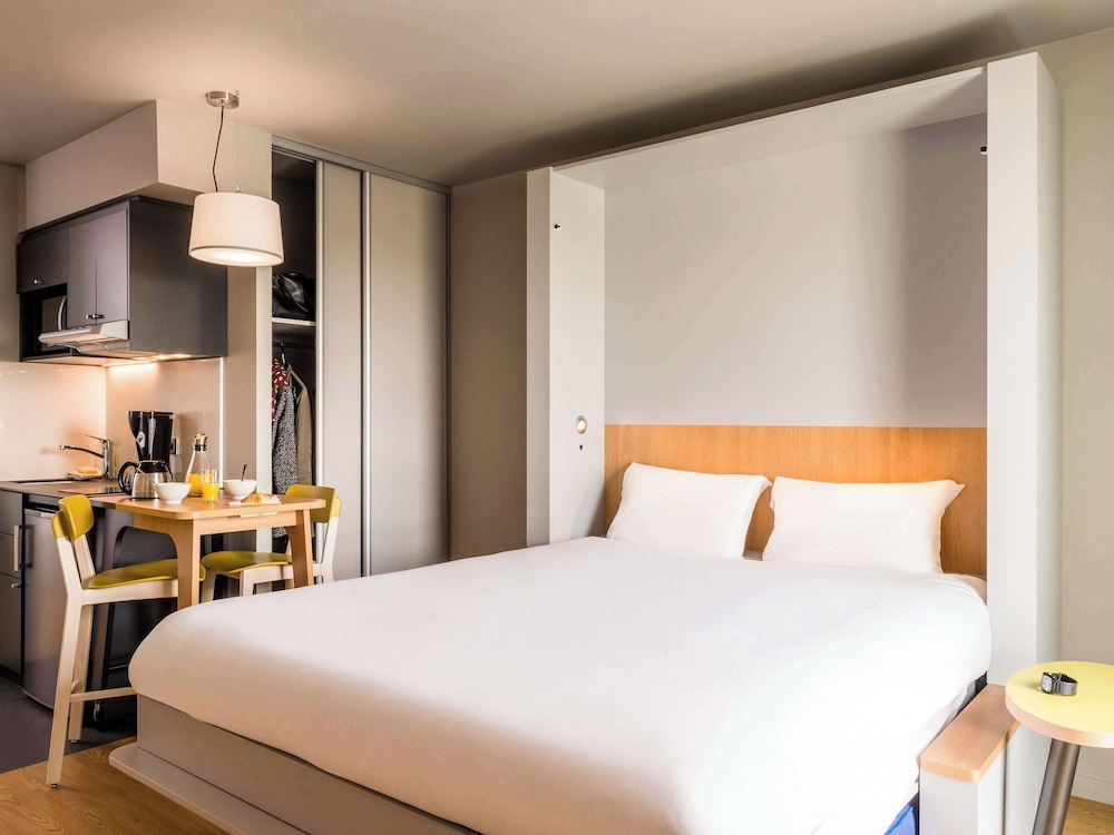 STUDIO, QUEEN BED