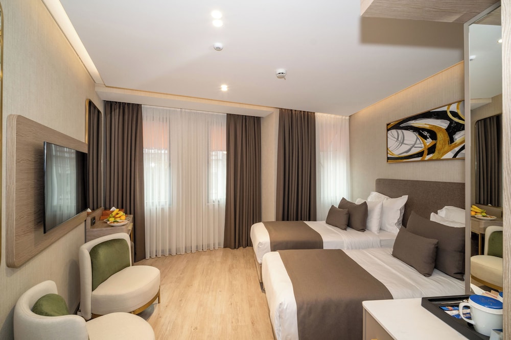 Rayelin Hotel Old Town 25/50