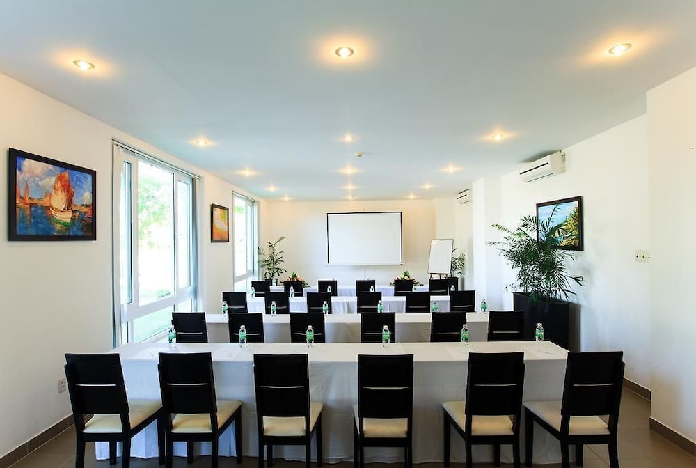 Paragon Villa Hotel 45/51