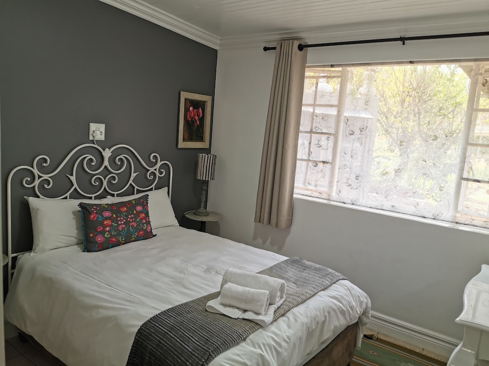 At 98 On Lynburn Guest House 13/50