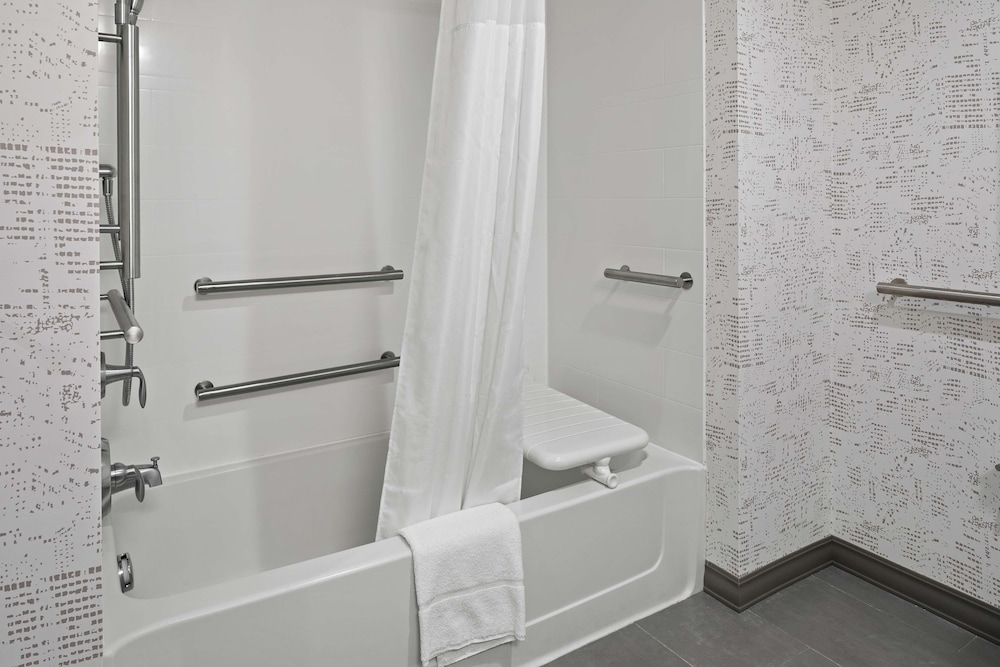 Hampton Inn and Suites Cranberry Pittsburgh 14/42