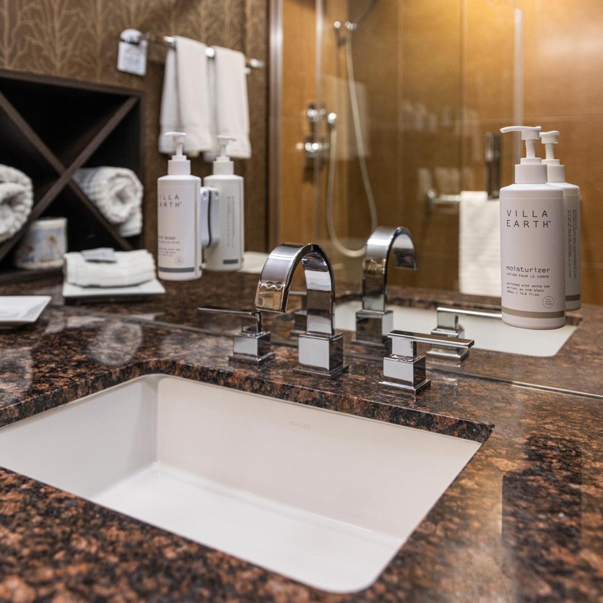 غرفة سيغنتشر بسرير كينج وسريرين كوين، Hotel Blackfoot 9/9