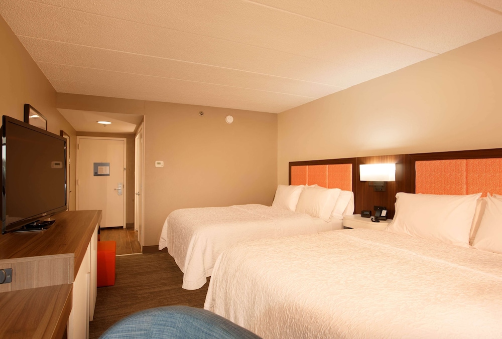 Hampton Inn Pennsville 16/48