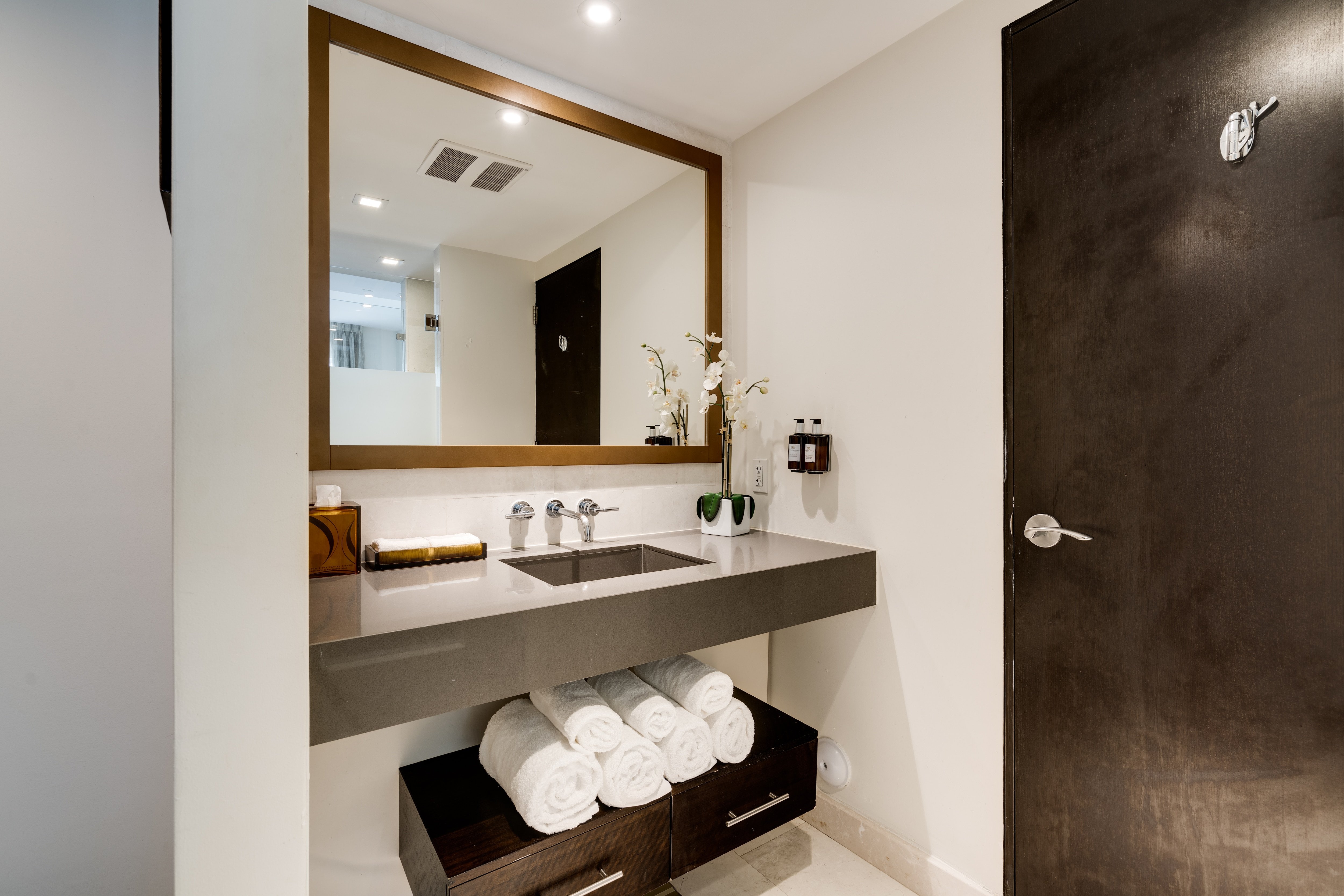 Room, 2 Queen Beds, Lateral Side Ocean View, Balcony