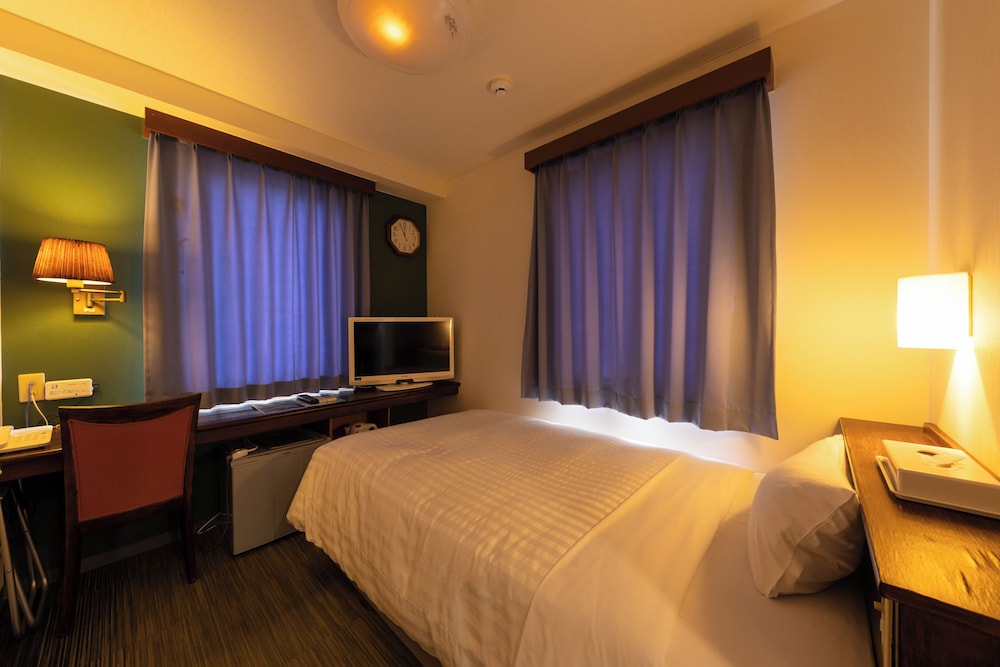 SEMI ROOM, SEMI DOUBLE BED, SMOKING